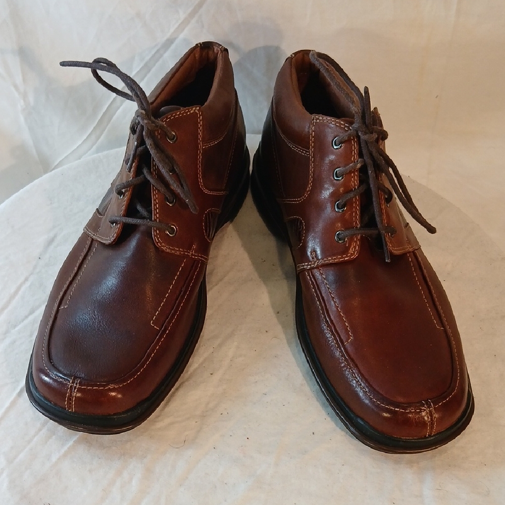 Like New Clarks Brown Leather Lace-Up Shoe/ Booties